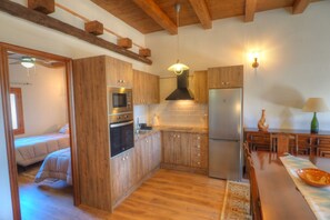 Kjøleskap, mikrobølgeovn, ovn og oppvaskmaskin