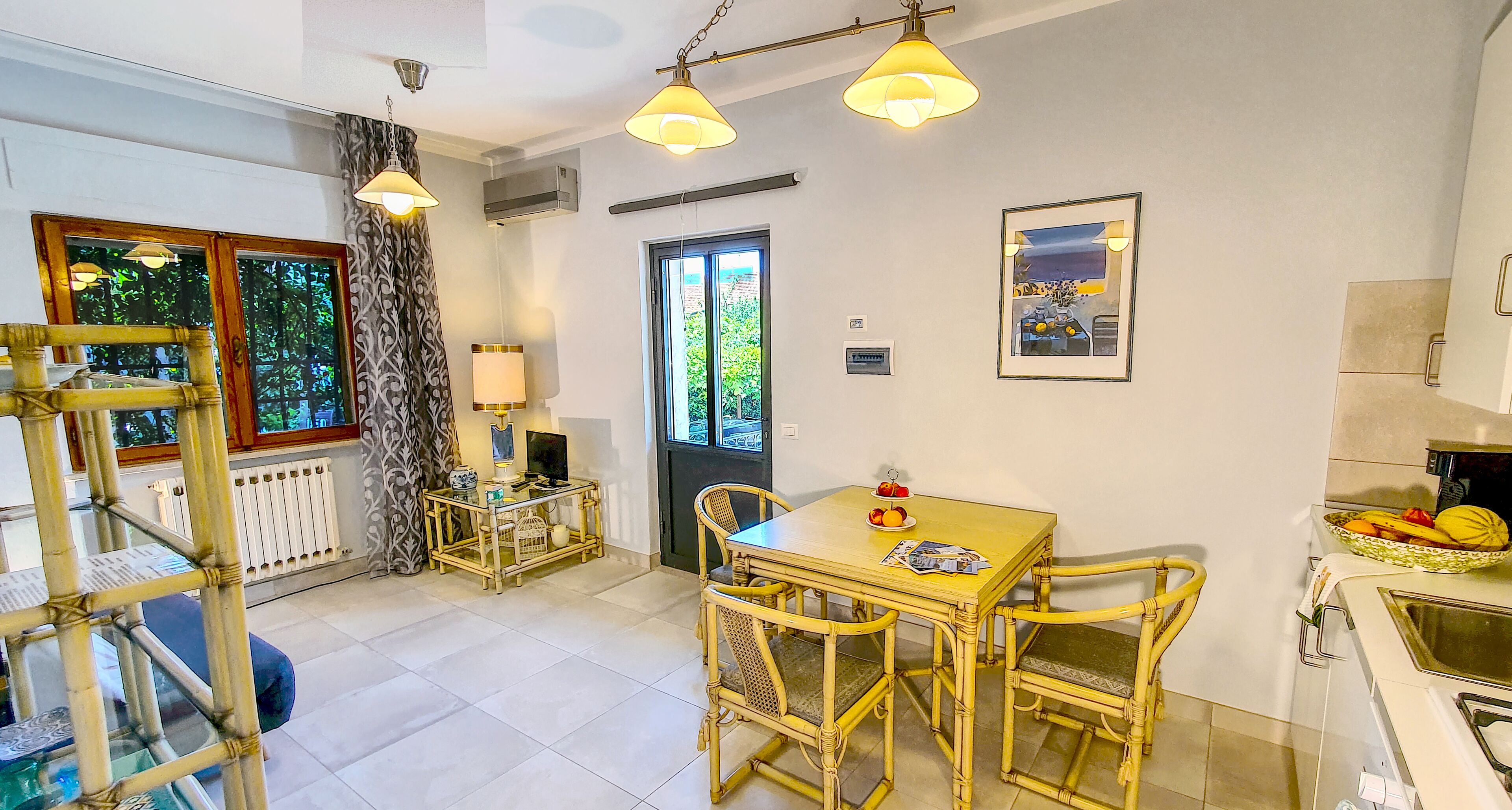 Nice apartment for 2 people with large garden and swimming pool 1 km from the sea