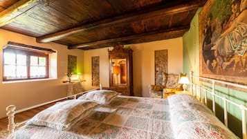 1 soverom, safe på rommet, strykejern/-brett og reiseseng for barn