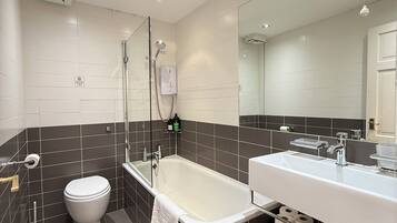 Combined shower/bathtub, hair dryer, towels, soap