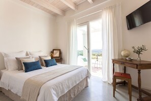 4 bedrooms, iron/ironing board, travel cot, WiFi