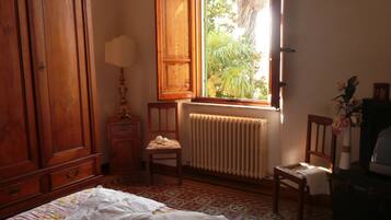 6 bedrooms, iron/ironing board, free WiFi, bed sheets