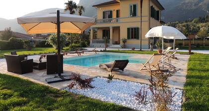 Art nouveau villa, private pool, garden, few steps from the center.