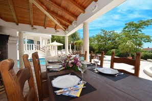 Outdoor dining - VIKI 2 apartment with pool, sea view, 2 bedrooms for 4 + 2 persons (Okrug Gornji)