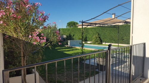 Villa with pool near UZES, sleeps 5, 3 bedrooms, 1 bathroom, 1 shower room, 