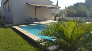 Pool - Villa with pool near UZES, sleeps 5, 3 bedrooms, 1 bathroom, 1 shower room,  (Blauzac)