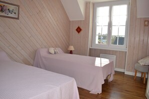 2 bedrooms, iron/ironing board, free WiFi