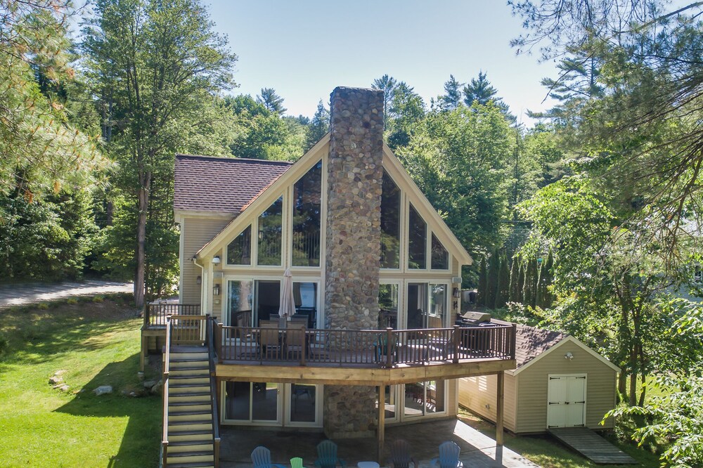 The Chalet ~ Waterfront Family Vacation on Sebago Cove