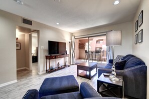 TV, ping pong - Globe Trotter's Getaway (Phoenix)