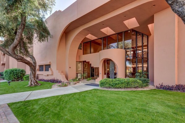 Exterior - Globe Trotter's Getaway (Phoenix)