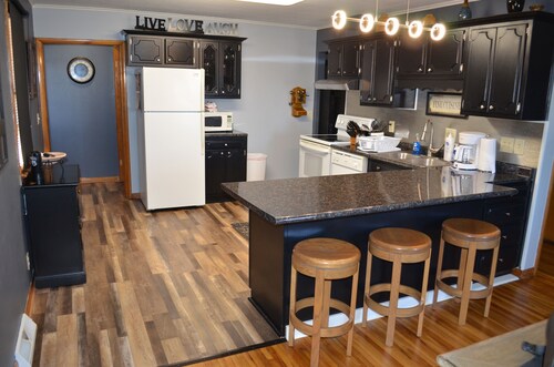 Maroon 5 Private home in quiet neighborhood