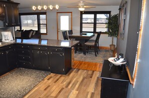 Interior - Maroon 5 Private home in quiet neighborhood (Sergeant Bluff)