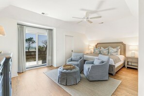6 bedrooms, iron/ironing board, free WiFi, bed sheets
