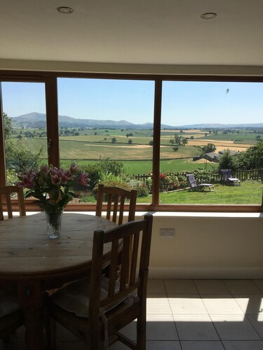 2 Bedroomed Cottage with Outstanding Views-  TAKING BOOKINGS NOW!