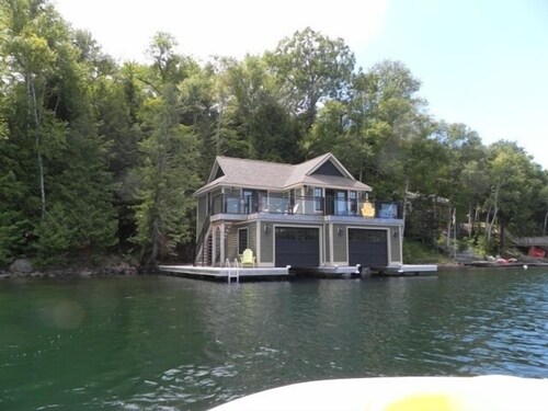 Beautiful Custom Built Muskoka Boathouse!