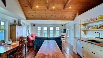 Televisor, reproductor de DVD i estèreo