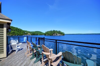 Beautiful Custom Built Muskoka Boathouse!