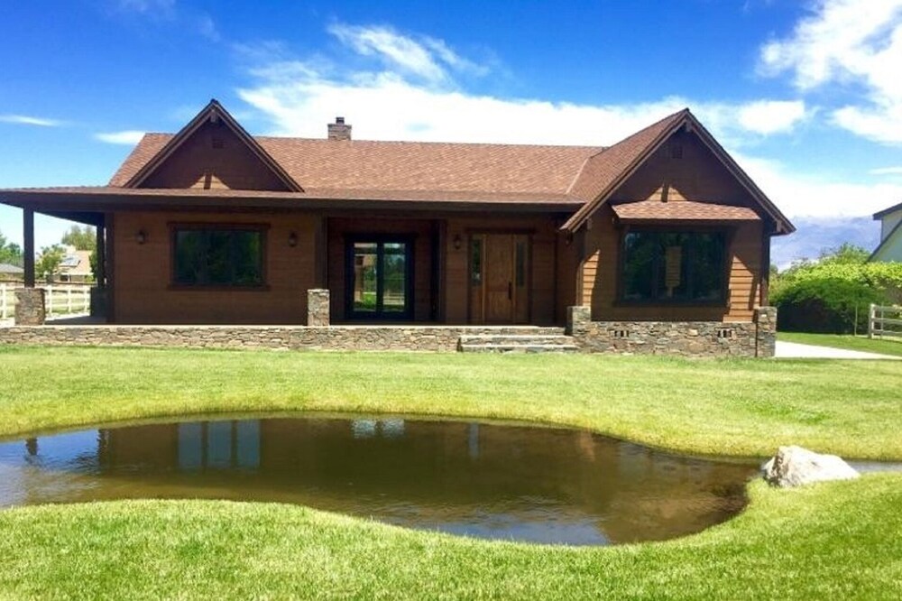 Western Inspired Lodge on Acreage