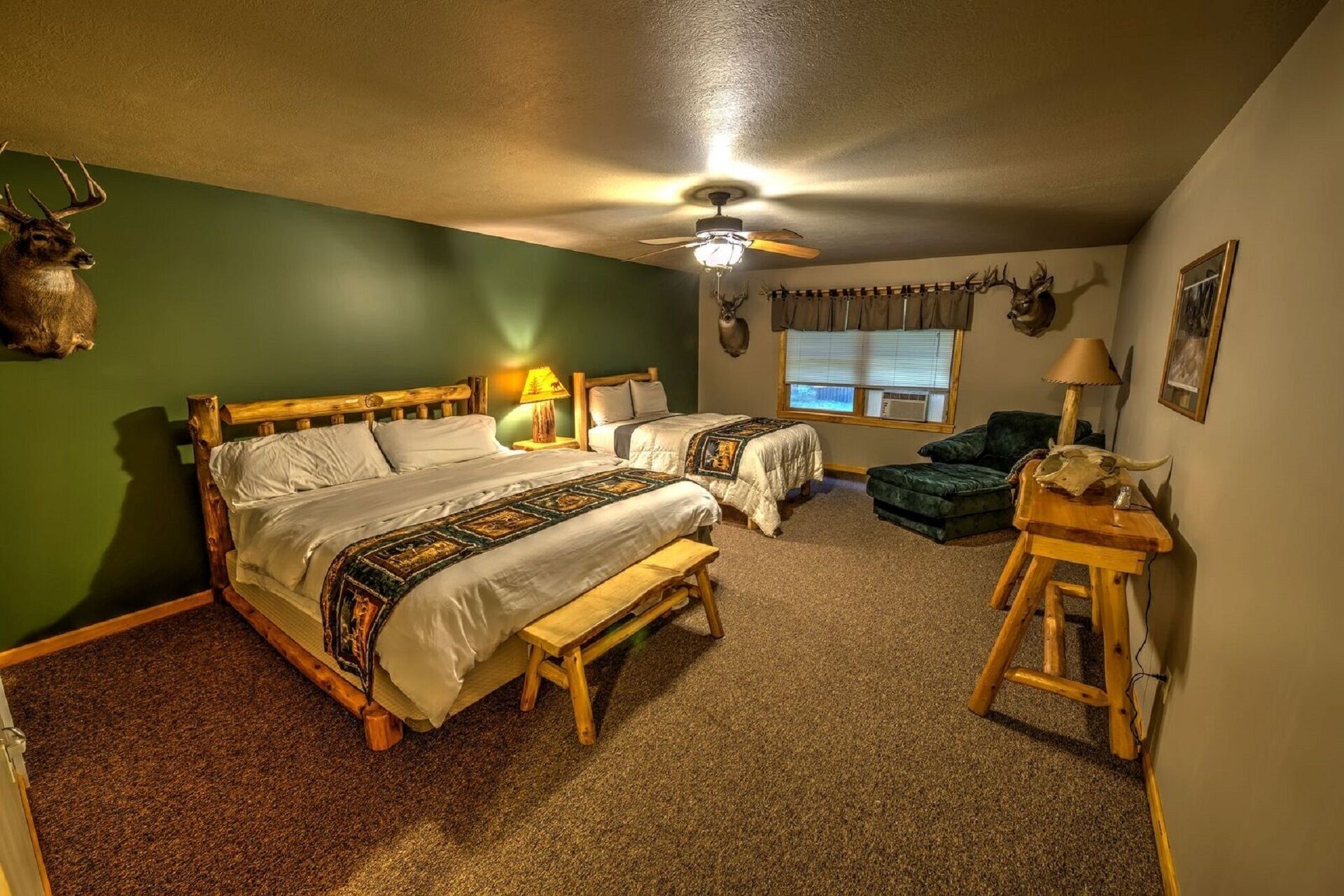 Nature Lovers Dream! Hunt, Fish, Ski, Hike, Relax!