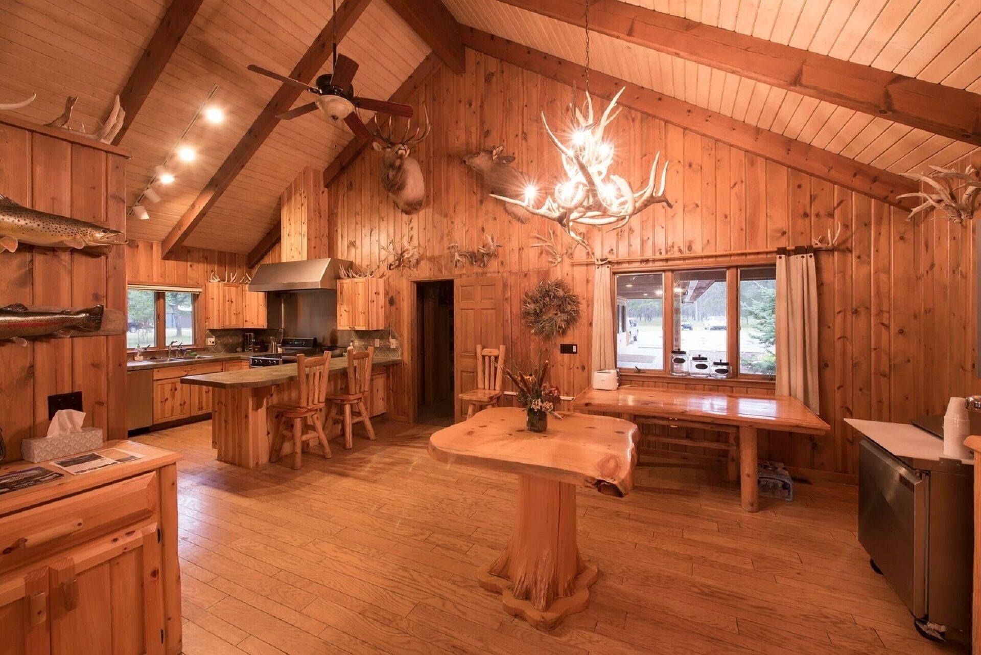 Nature Lovers Dream! Hunt, Fish, Ski, Hike, Relax!