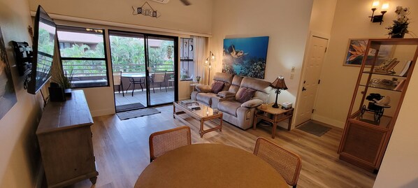 Fernseher, DVD-Player, Stereoanlage