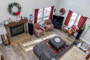 Smart-TV, Kamin, Videospiele, DVD-Player