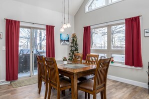 Dining - Stocked, Beautiful, Comfortable Mountain Home - Perfect Family Getaway (Somerset)