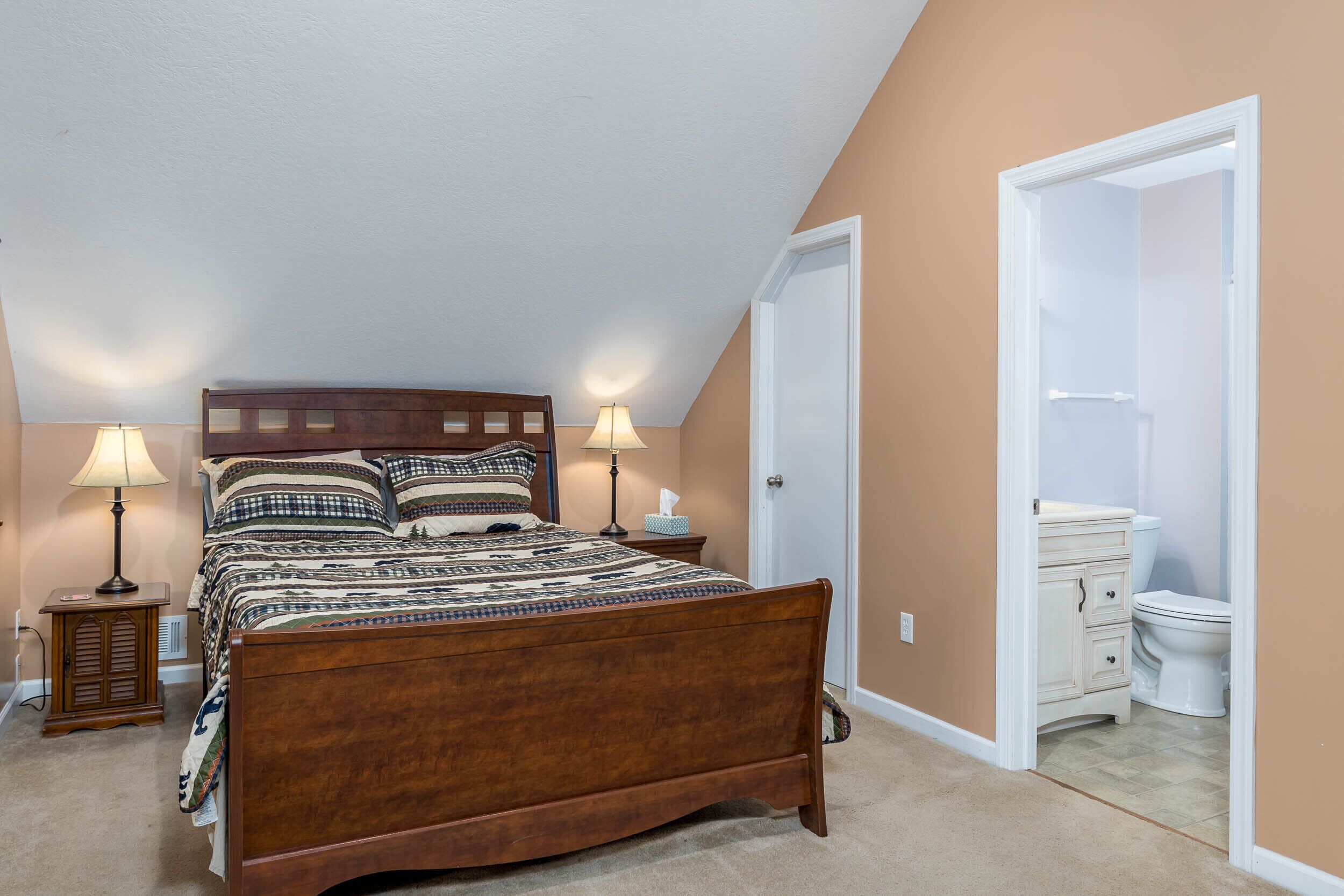 4 slaapkamers, een bureau, een strijkplank/strijkijzer, gratis wifi