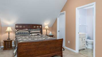 4 slaapkamers, een bureau, een strijkplank/strijkijzer, gratis wifi