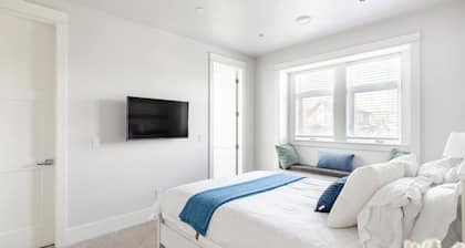 Vancouver West Cozy Retreat by Host Launch