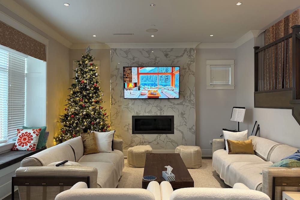 Vancouver West Cozy Retreat by Host Launch