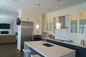 Unclassified image, 3 of 21, button - Vancouver West Cozy Retreat by Host Launch (Vancouver)