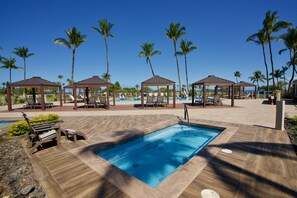 Piscina all'aperto, una piscina riscaldata