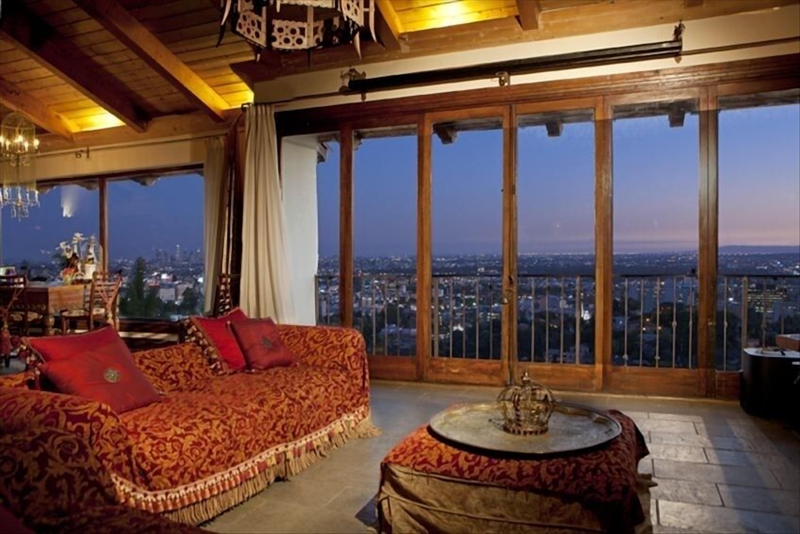 Hollywood Hills 6,000 sq.ft. Villa in the Sky - Breathtaking Views - DISCOUNTS