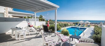 Villa Iova, Stunning 3BDR Ayia Thekla Seafront Villa with Private Pool