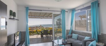 Villa Iova, Stunning 3BDR Ayia Thekla Seafront Villa with Private Pool