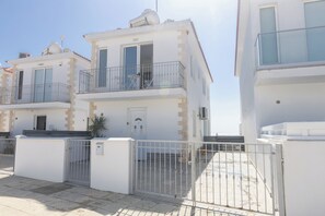 Exterior - Villa Iova, Stunning 3BDR Ayia Thekla Seafront Villa with Private Pool (Ayia Napa)