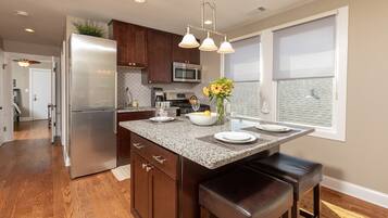 Fridge, microwave, oven, stovetop