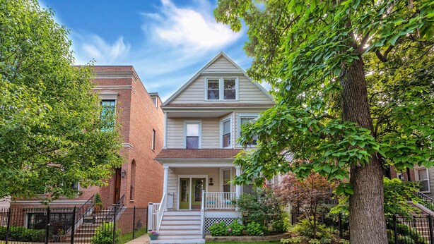 A two-story house with a front porch, a brick facade, and a large tree in the foreground. - Roscoe Village Inn -Guesthouse - Walk to Chicago's Wrigley Field (Chicago)