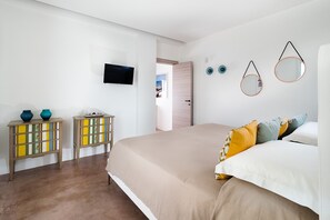 4 bedrooms, in-room safe, iron/ironing board, free WiFi