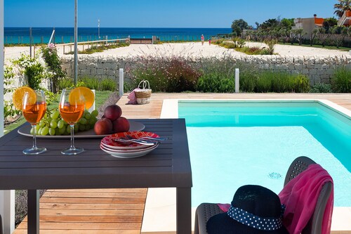 Seafront villa with pool near Syracuse, Sicily  - Fico d'India, 8 pax