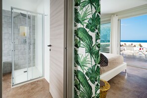 4 chambres, coffre-fort, fer et planche à repasser