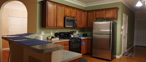 冰箱、微波炉、烤箱、洗碗机