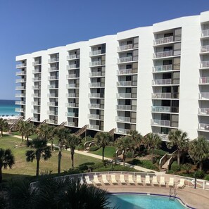 A heated pool - Kick back, relax, and catch a wave! (Destin)