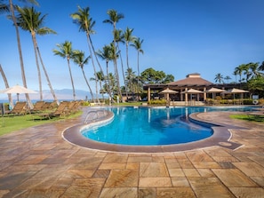 Piscina all'aperto, una piscina riscaldata