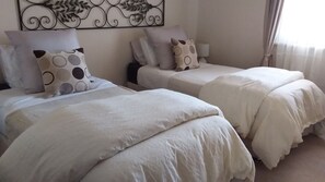 3 bedrooms, desk, iron/ironing board, free WiFi