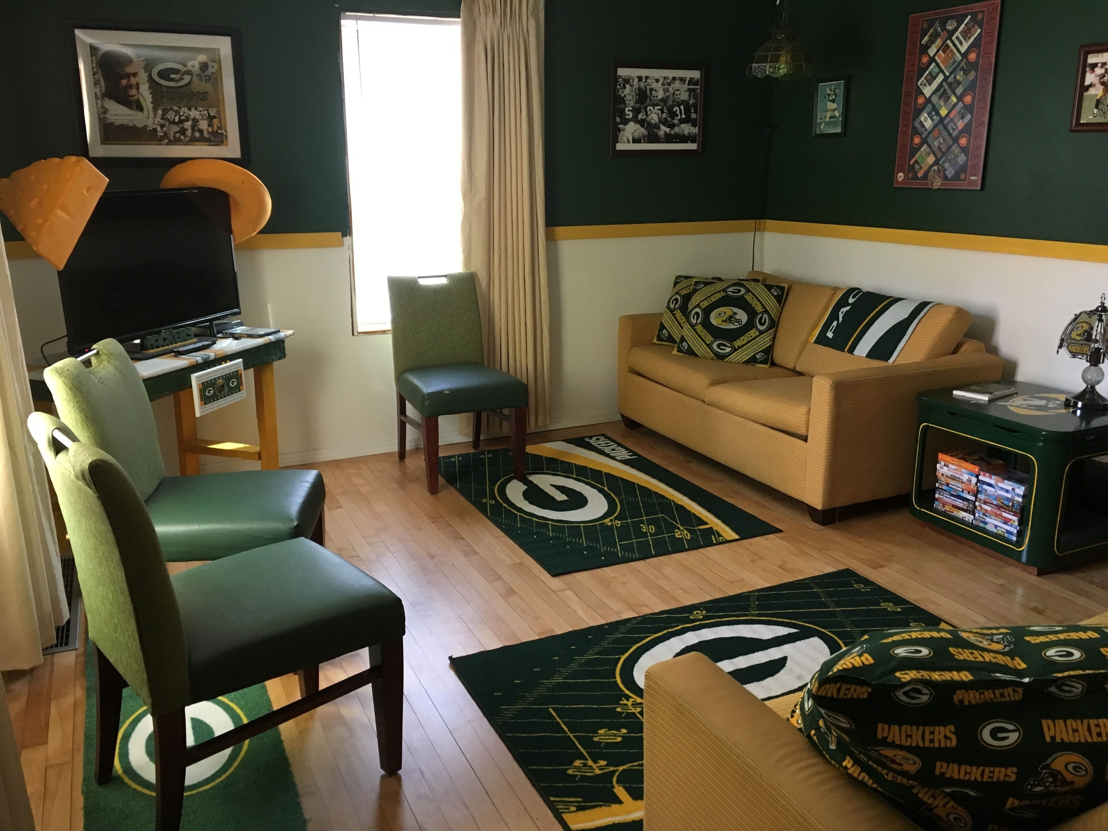 Football fun house 1 mile from Lambeau!!