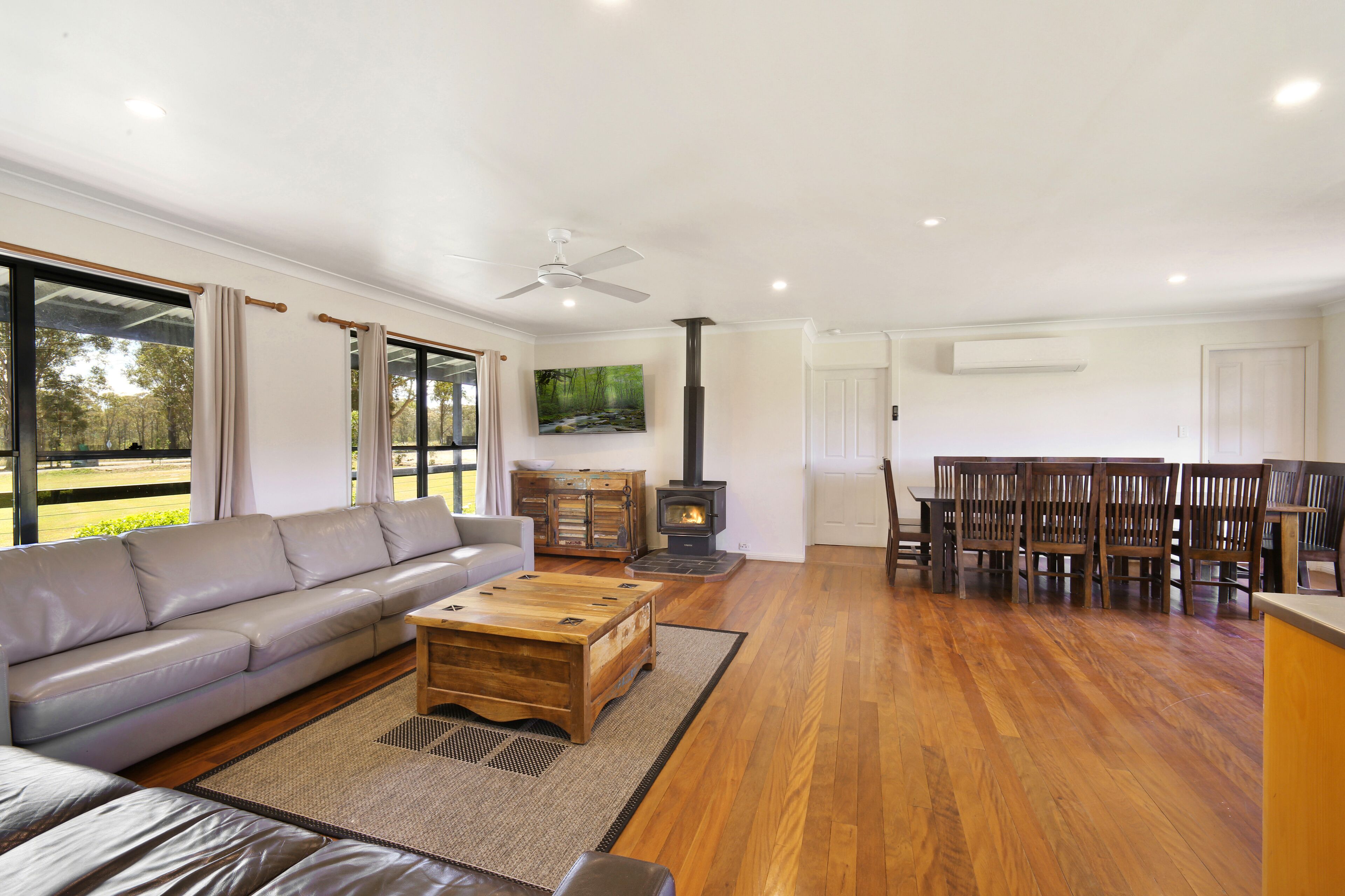 Casa Sangiovese Pokolbin 6 bedroom 5bathroom home with private pool. — image 9