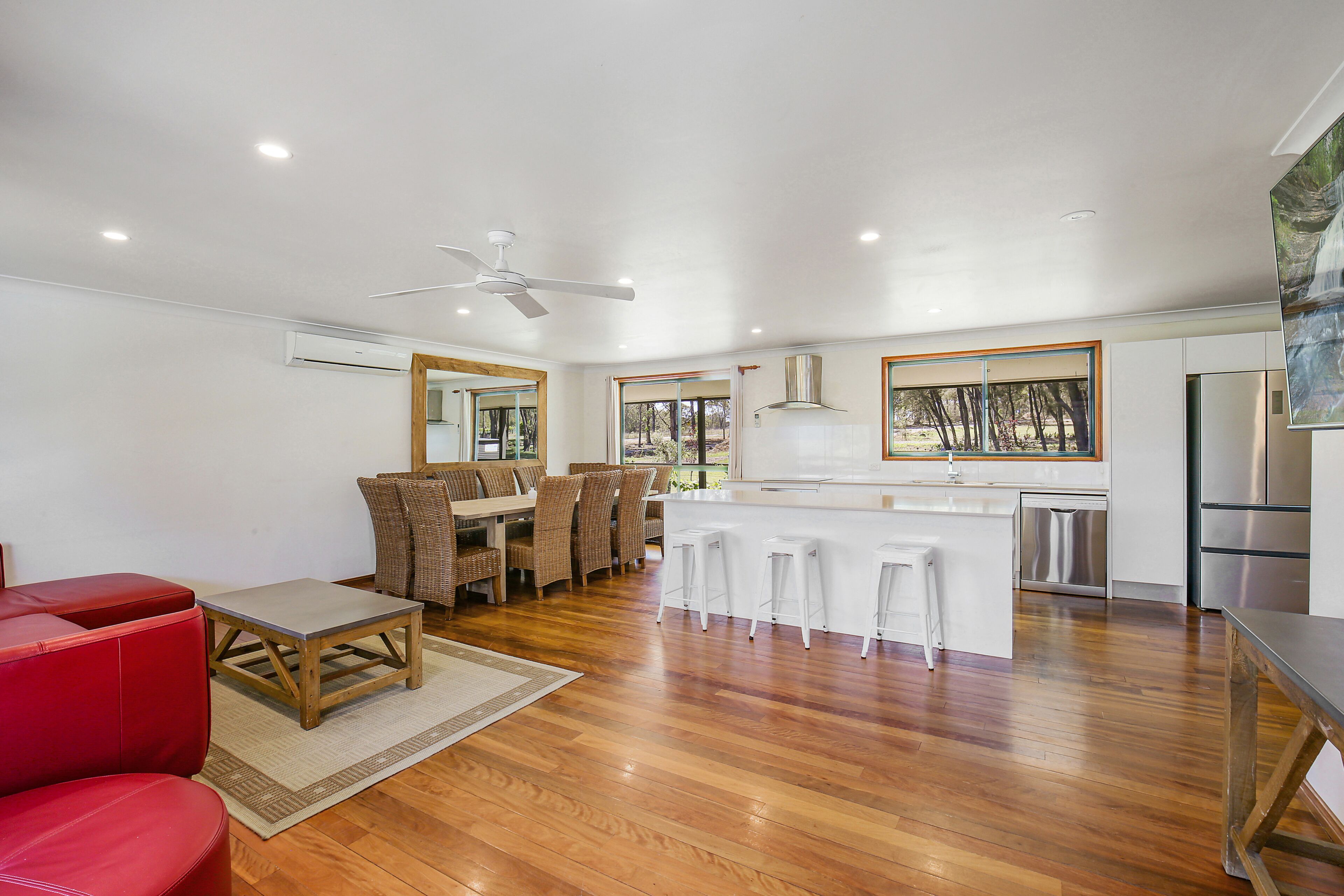 Casa Sangiovese Pokolbin 6 bedroom 5bathroom home with private pool. — image 8