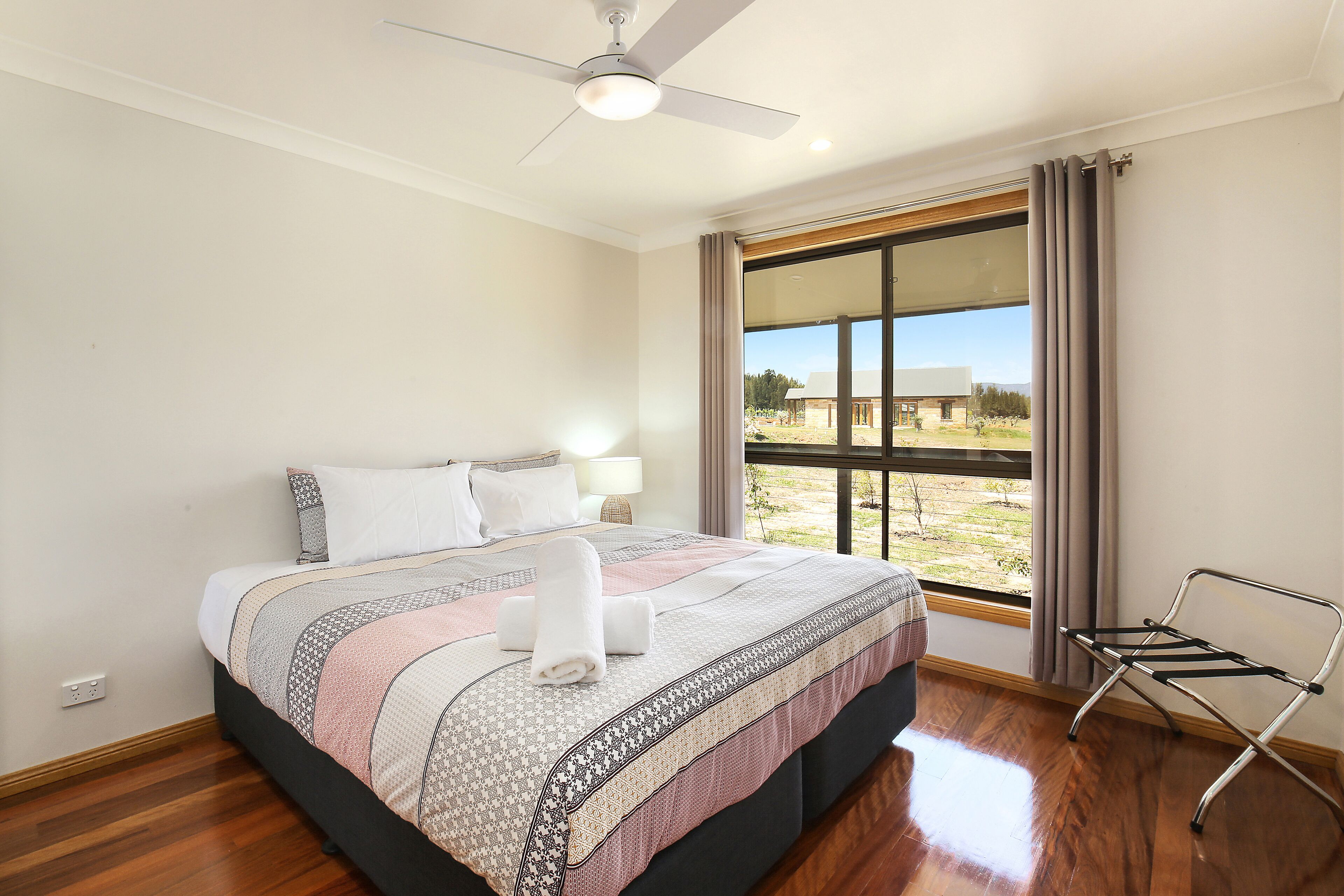 Casa Sangiovese Pokolbin 6 bedroom 5bathroom home with private pool. — image 10